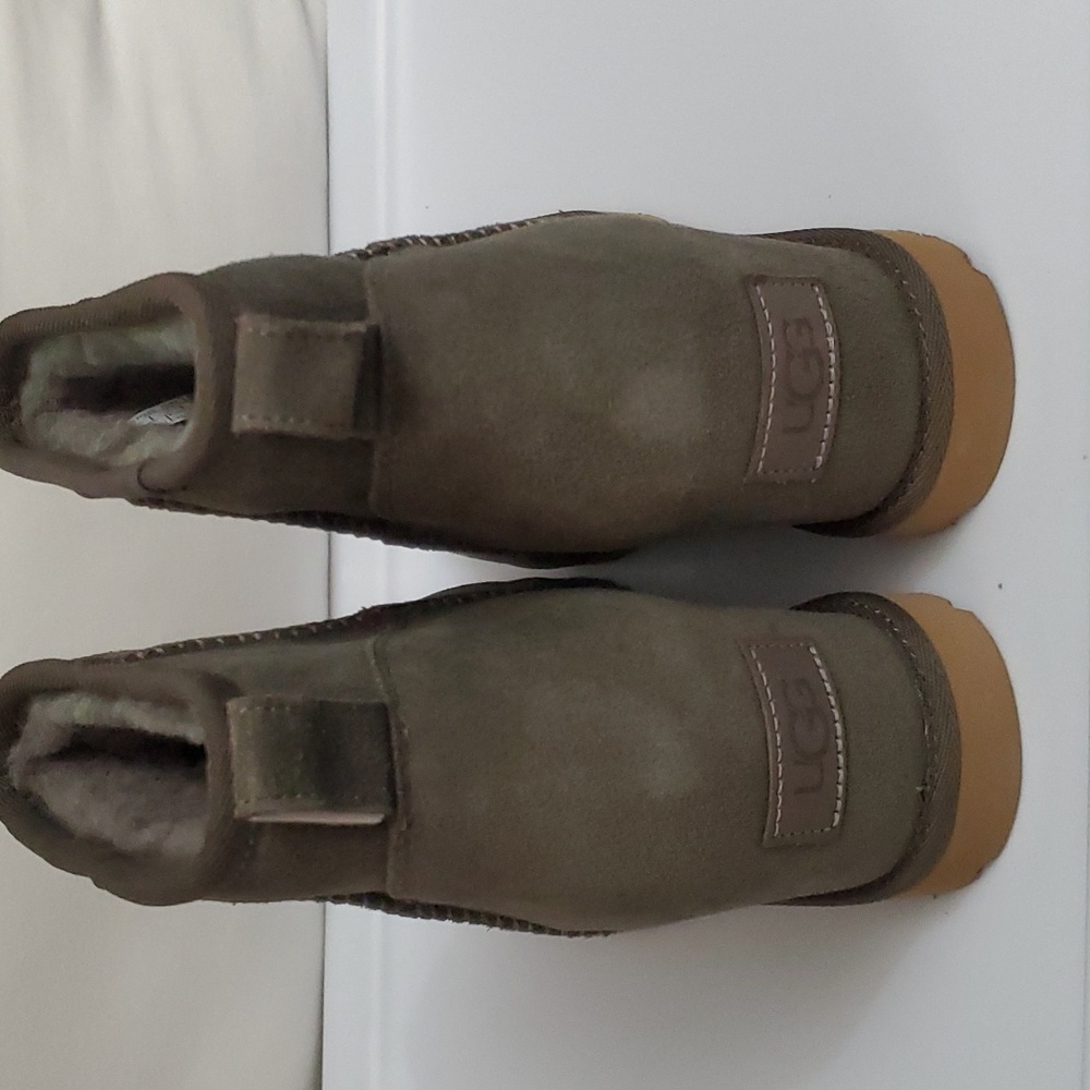 Shoes - Picture 2 of 3
